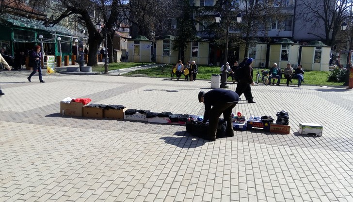 Чорапи и гащи в центъра на "най-европейския град на България"