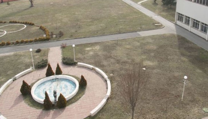 Перничанинът е ударен в челото на поляната до базата на Националната спортна академия Перничанинът е ударен в челото на поляната до базата на Националната спортна академия