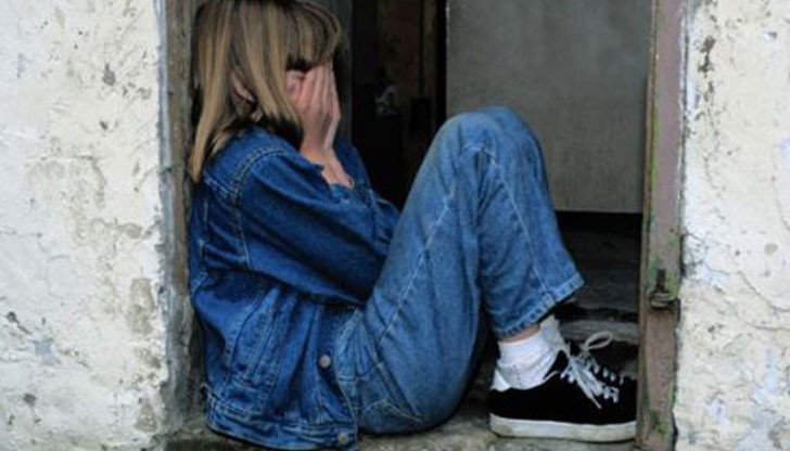 Седмокласничката е била карана насила да прави орален секс с няколко момчета Седмокласничката е била карана насила да прави орален секс с няколко момчета