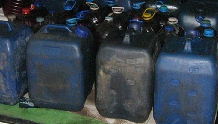 Помощник-възпитателката Славка Пейчинова от ОДЗ-2 в Дупница е уволнена дисциплинарно, след като през декември м.г. беше хваната да краде 3 туби нафта Помощник-възпитателката Славка Пейчинова от ОДЗ-2 в Дупница е уволнена дисциплинарно, след като през декември м.г. беше хваната да краде 3 туби нафта