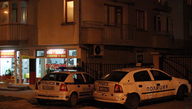 Бивш полицейски служител стреля по дъщеря си и се барикадира в жилището си