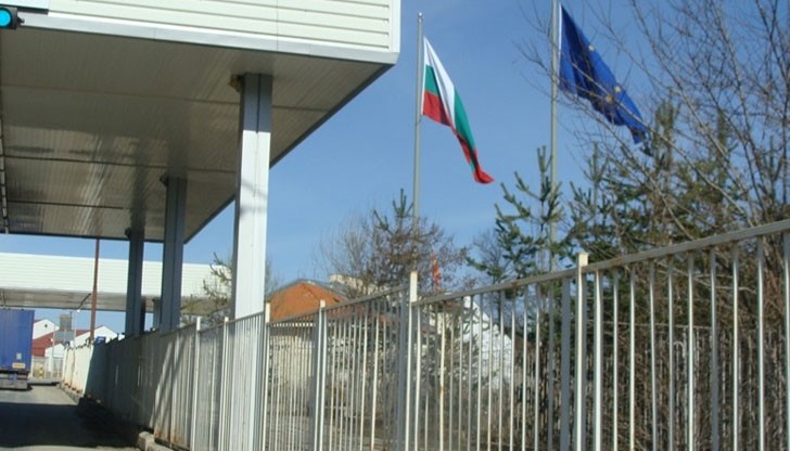 Цената на европейското знаме е 850-860 лева, на националния флаг - 1010 лева