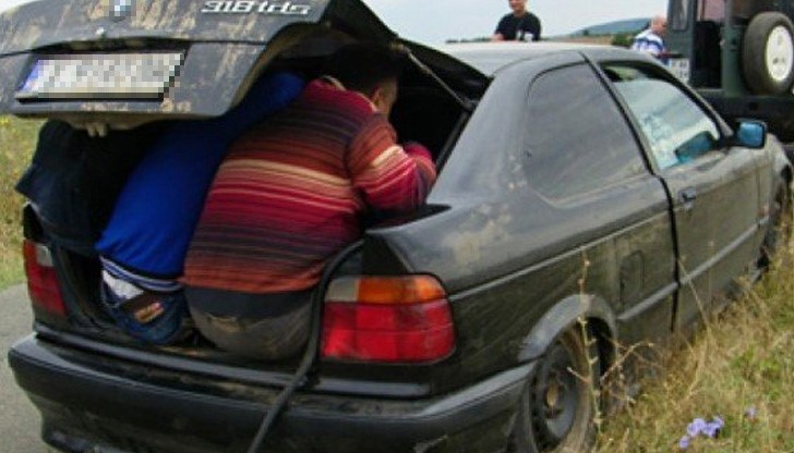 Полицаи спрели колата край Ямбол заради съмнение, че е претоварена /снимката е илюстративна" Полицаи спрели колата край Ямбол заради съмнение, че е претоварена /снимката е илюстративна"