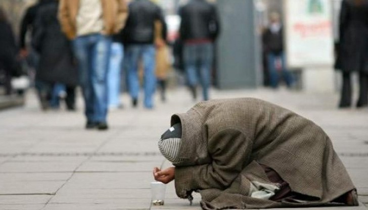 Затопли се и просяците плъзнаха, но с наколенки, за да не им убива Затопли се и просяците плъзнаха, но с наколенки, за да не им убива