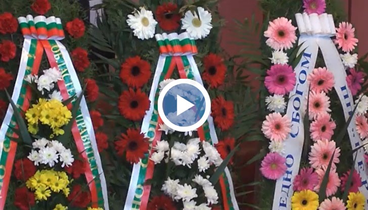 Премиерът на България Бойко Борисов също пристигна в Русе, за да изпрати директора на Агенция „Митници“ Ваньо Танов