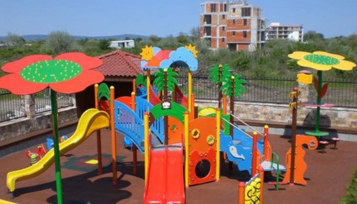 Детската площадка тя възприема за свой дом от началото на март тази година Детската площадка тя възприема за свой дом от началото на март тази година