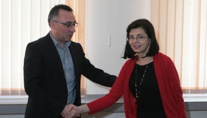 Промяната става факт заради силния обществен натиск за това, че "робство" се заменя със "съжителство"