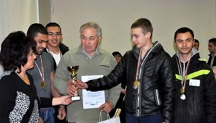 Отборът на гимназията по транспорт в Русе спечели регионалния кръг на състезанието