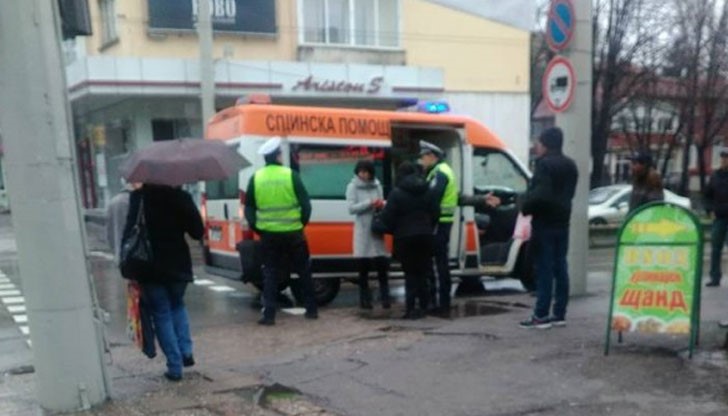 Според очевидци пострадалата жена е със счупен крак