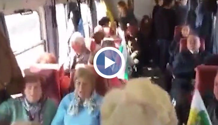 Във влака имаше хора от цялата страна, дори и от чужбина