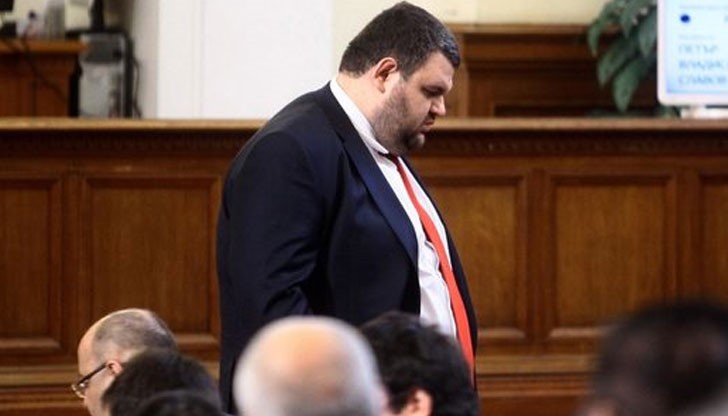 Пеевски продаде акциите си в "Булгартабак" за 24,3 милиона лева Пеевски продаде акциите си в "Булгартабак" за 24,3 милиона лева