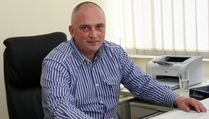 Дипломите и новия му пост са в крещящ дисонанс с правописа му