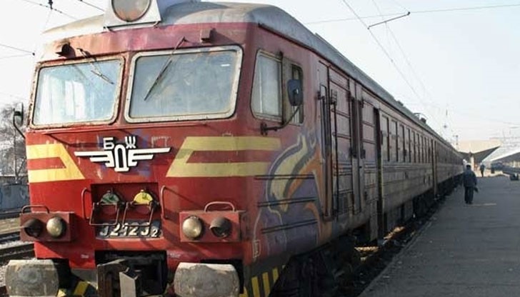 Влакът, движещ се от Кюстендил за София, е ударил легнала на релсите жена в София