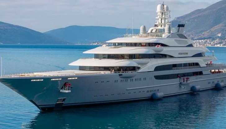 Яхтата "Оушън виктъри", принадлежаща на руския милиардер Виктор Рашников, е най-голямата от този вид