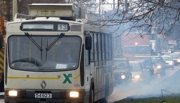 Шофьорите са направили подписка до Община Русе и КАТ, против начина по който е поставена контактната тролейбусна мрежа