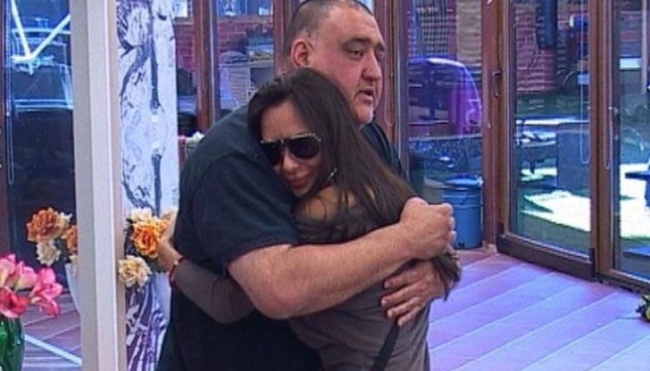 Лияна е покрусена от внезапната смърт на Павел Чернев Лияна е покрусена от внезапната смърт на Павел Чернев