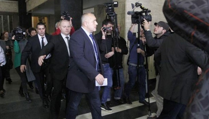 Борисов чака за разпит в залата