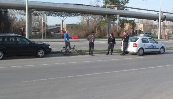 За причина за инцидента, Пътна полиция посочва отнемане на предимство от страна на велосипедиста