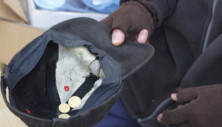 Журналист направил експеримент като се престорил на просяк