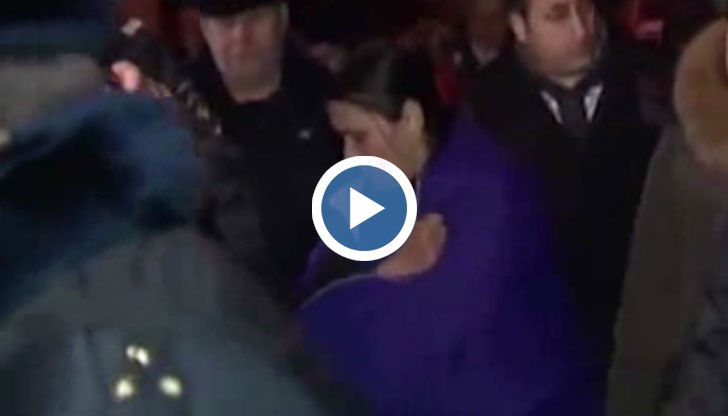 Днес хиляди жители на Москва се стекоха в северозападната част на града и отдадоха почит на невръстната жертва