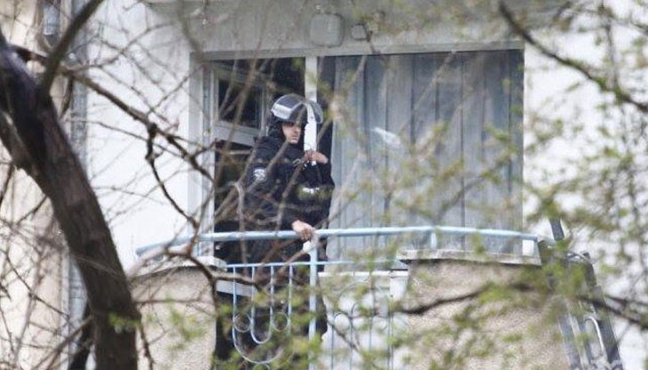 Продължават действията по спасяване и на самия похитител