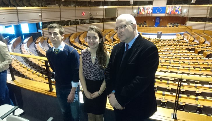 Учениците Преслава Градева и Иван Иванов посетиха Брюксел