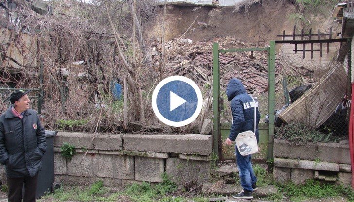 От общината са изпратили също специалисти, които да видят на място какви са причините за инцидента