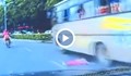 2-годишно момиченце изпадна от автобус