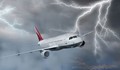 Мълния удари два самолета във въздуха