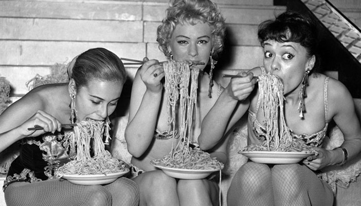 Ресторантът ще има отделни секции за голи и облечени, както и съблекалня Ресторантът ще има отделни секции за голи и облечени, както и съблекалня