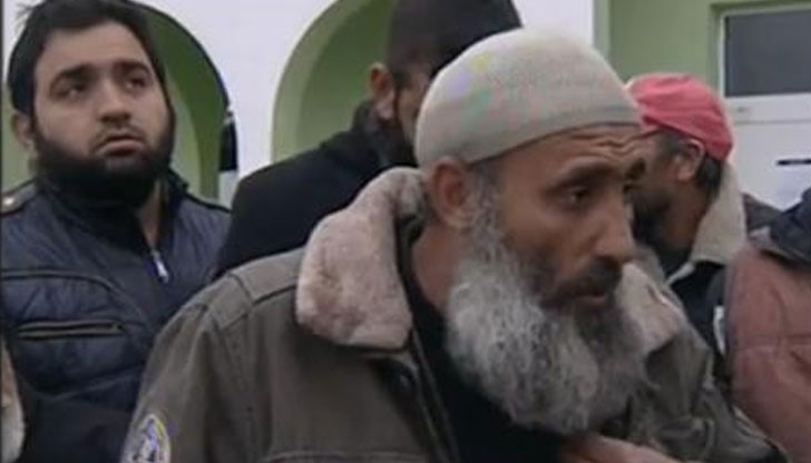 Статутът им меко казано не е особено висок и идват едни дето им дават пари, при такова нещо и марсианец ще станеш! Статутът им меко казано не е особено висок и идват едни дето им дават пари, при такова нещо и марсианец ще станеш!