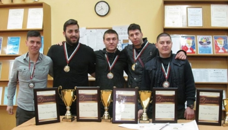 Русенци спечелиха първо, второ, трето и четвърто място в индивидуалната надпревара, където се конкурираха с още 13 специалисти Русенци спечелиха първо, второ, трето и четвърто място в индивидуалната надпревара, където се конкурираха с още 13 специалисти