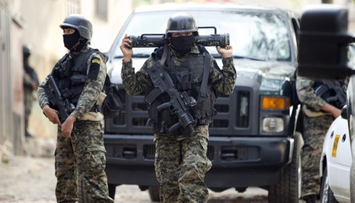 Външният министър на Хондурас Артуро Коралес подаде оставка, след като беше уличен в скандал с политическо убийство Външният министър на Хондурас Артуро Коралес подаде оставка, след като беше уличен в скандал с политическо убийство