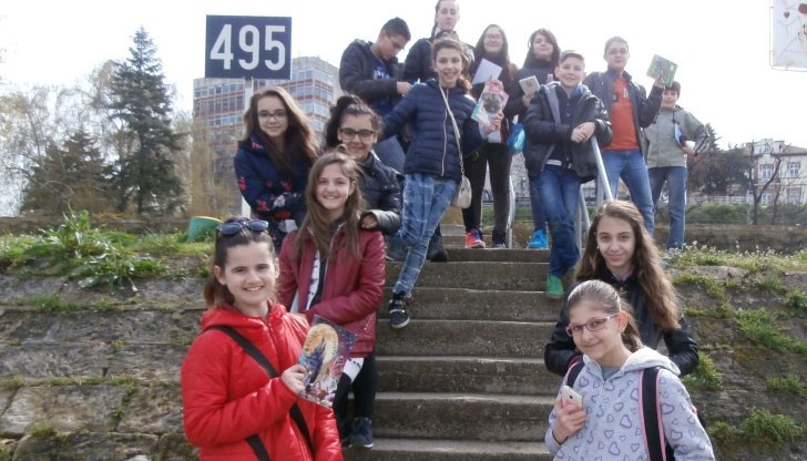 Петокласниците от гимназията чрез няколко измервания изчислиха скоростта на река Дунав