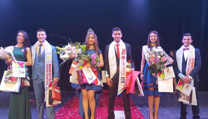 Марина Кьося е красавицата на ВУЗ-а, Бисерка и Венелина са нейни подгласнички Марина Кьося е красавицата на ВУЗ-а, Бисерка и Венелина са нейни подгласнички