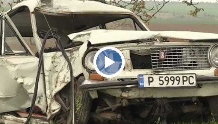 Възрастен мъж загина на пътя Две Могили - Борово, след като колата му се удари в дърво