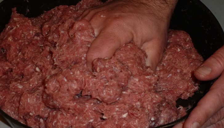 Над 400 кила храни бракувани на място, заготовките иззети от бакалиите