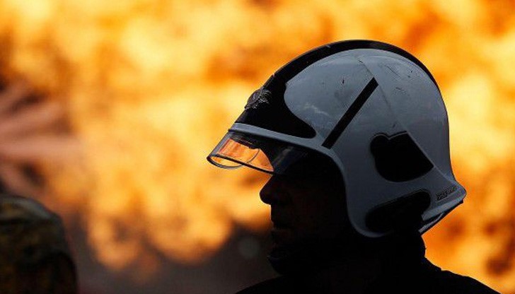 В 16:41 часа е постъпил сигнал за възникнало горене в складирани траверси, суха трева и храсти на гара "Разпределителна" В 16:41 часа е постъпил сигнал за възникнало горене в складирани траверси, суха трева и храсти на гара "Разпределителна"