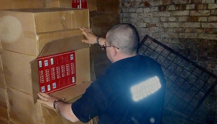 Частни домове в русенското село Бъзън са били превърнати в складове за нелегален тютюн и цигари