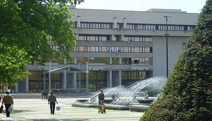 Това са „Общински пазари” ЕООД, „Летище Русе“ ЕООД, 6 лечебни заведения Това са „Общински пазари” ЕООД, „Летище Русе“ ЕООД, 6 лечебни заведения