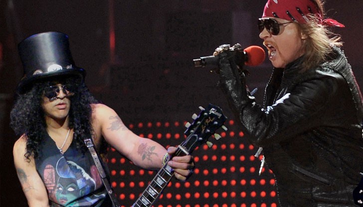 Аксел Роуз и Слаш се качиха заедно на сцена в клуба в Ел Ей, от който започва кариерата им Аксел Роуз и Слаш се качиха заедно на сцена в клуба в Ел Ей, от който започва кариерата им