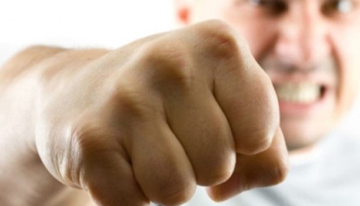 Те нападнали шофьора, набили го и после офейкали в неизвестна посока Те нападнали шофьора, набили го и после офейкали в неизвестна посока