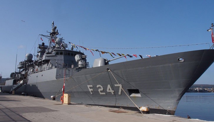 Фрегата „Фредериктън” от състава на ВМС на Канада е на неофициално, рутинно посещение във Варна
