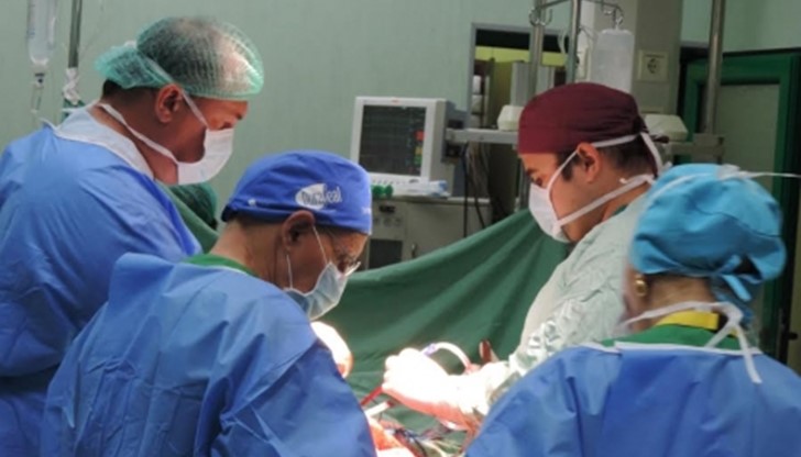 Специалистите поставиха изкуствена бедрена кост на 10-годишно дете с остеосарком в напреднал стадии Специалистите поставиха изкуствена бедрена кост на 10-годишно дете с остеосарком в напреднал стадии