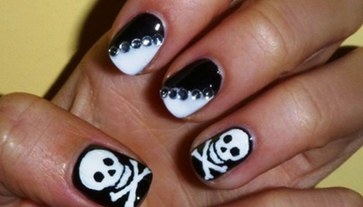 Според архимандрит Антим сатанинските символи върху ноктите могат да повлияят пагубно на дамите