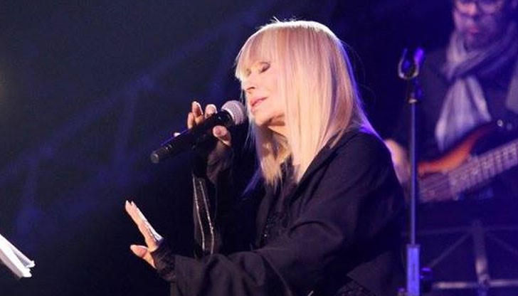 Певицата Лили Иванова има троен повод да почерпи
