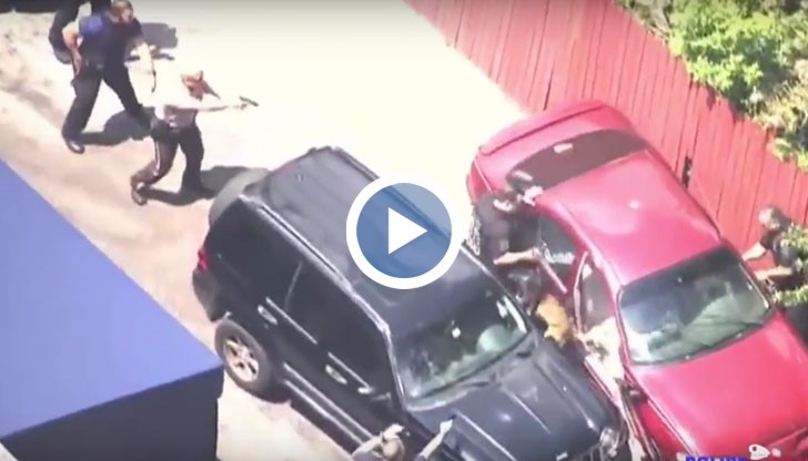 Бандит при опит да избяга от полицията, даде заден ход помитайки полицаи и полицейски кучета