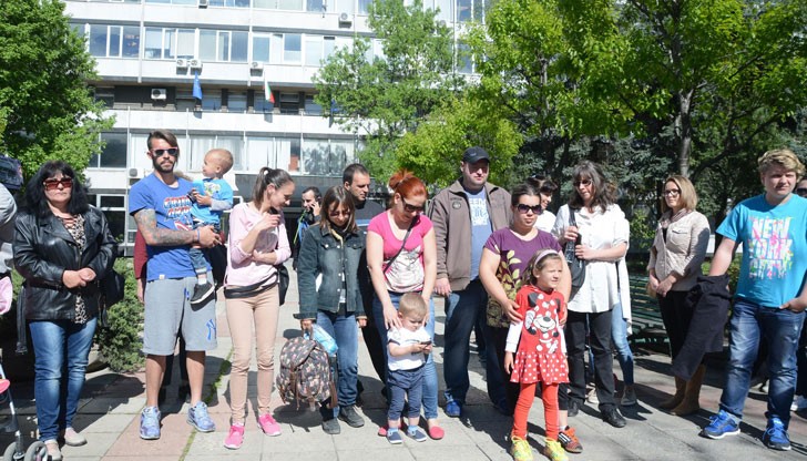 Родители недоволстват срещу тромавата система на фонда, която бави лечението на деца в чужбина