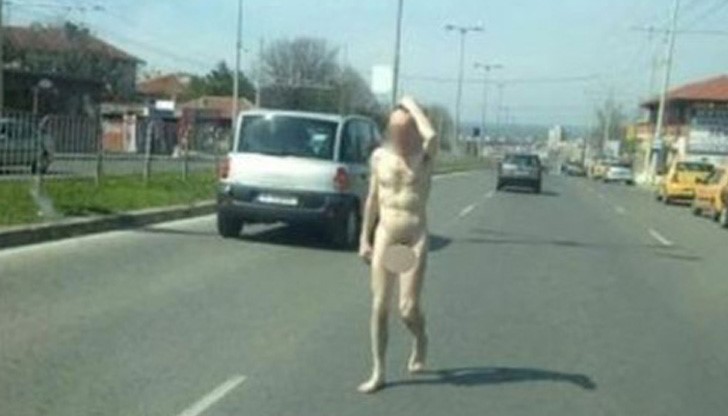 За лечение и последваща рехабилитация са настанени в русенския психодиспансер двамата мъже, които миналата седмица бягаха голи по русенските улици