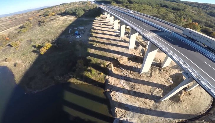 Шофьорите да се движат с повишено внимание и съобразена скорост